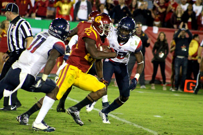 Justin Davis puts the finishing touches on USC's 38-30 win against Arizona with this 18-yard touchdown run in the fourth quarter. Photo by Dennis J. Freeman/News4usonline.com