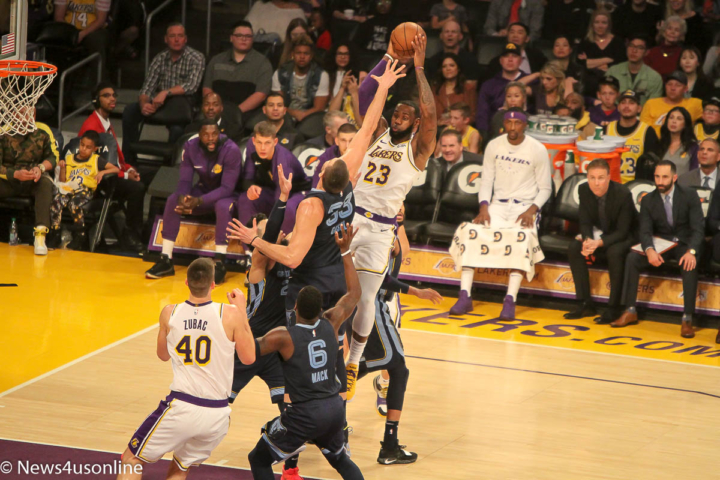Lakers and Grizzlies play an NBA game at Staples Center.