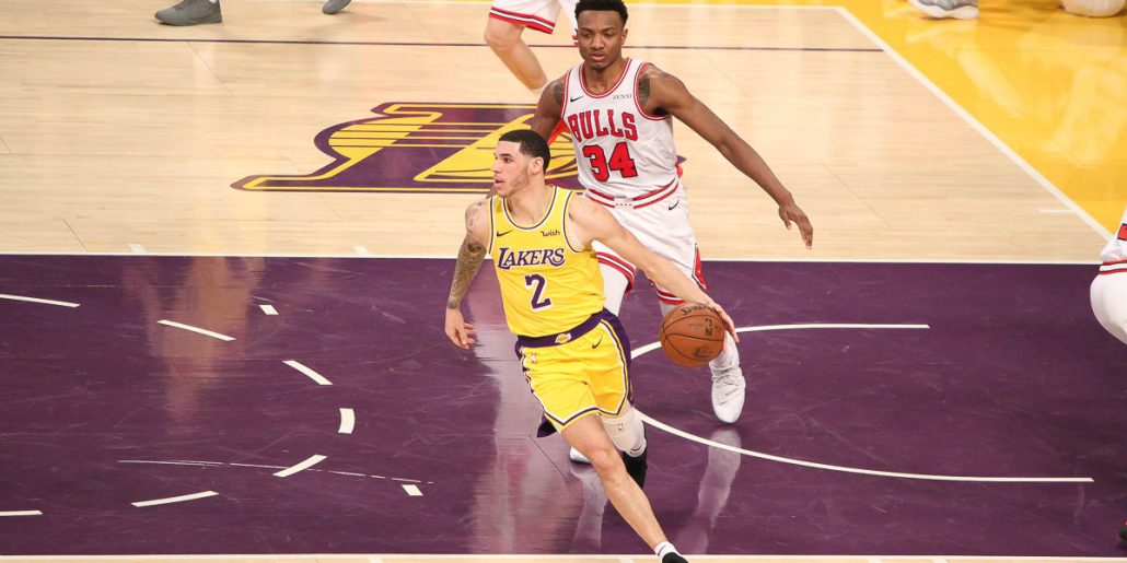 Lonzo Ball making plays against the Chicago Bulls 
