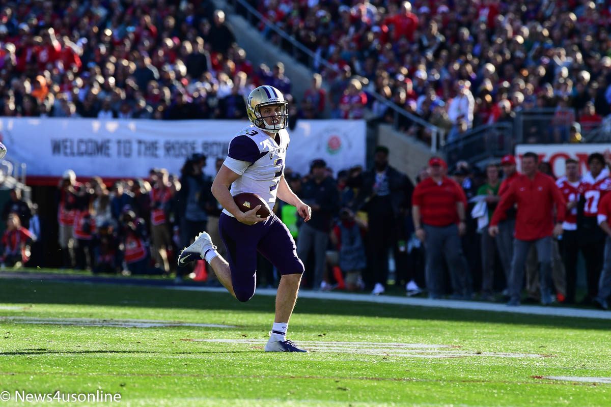 Jake Browning rushing the football in the Rose Bowl Game 