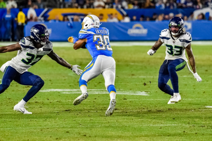 © Mark Hammond/News4usonline - Aug. 24, 2019 - Seahawks vs. Chargers - Chargers Austin Ekeler (30) looking for a hole to run against the Seattle defense.