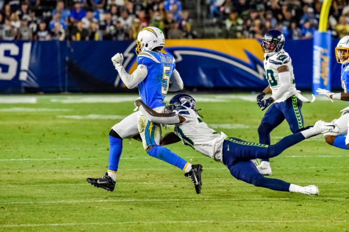 © Mark Hammond/News4usonline - Aug. 24, 2019 - Seahawks vs. Chargers - Chargers quarterback Tyrod Taylor (5) gets dragged down by a Seattle Seahawks defender.