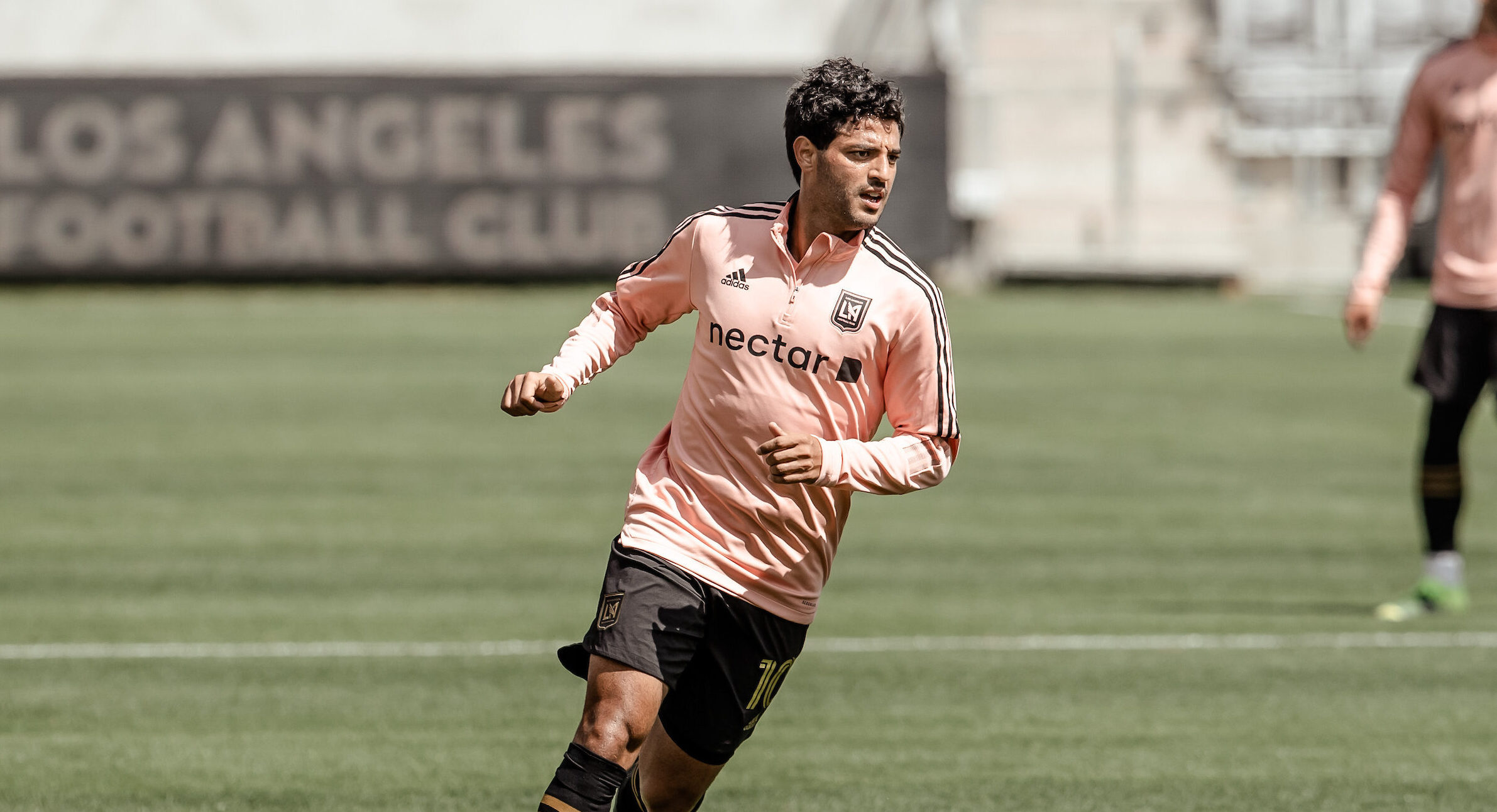 LAFC's Carlos Vela throws out first pitch at LA Dodgers game