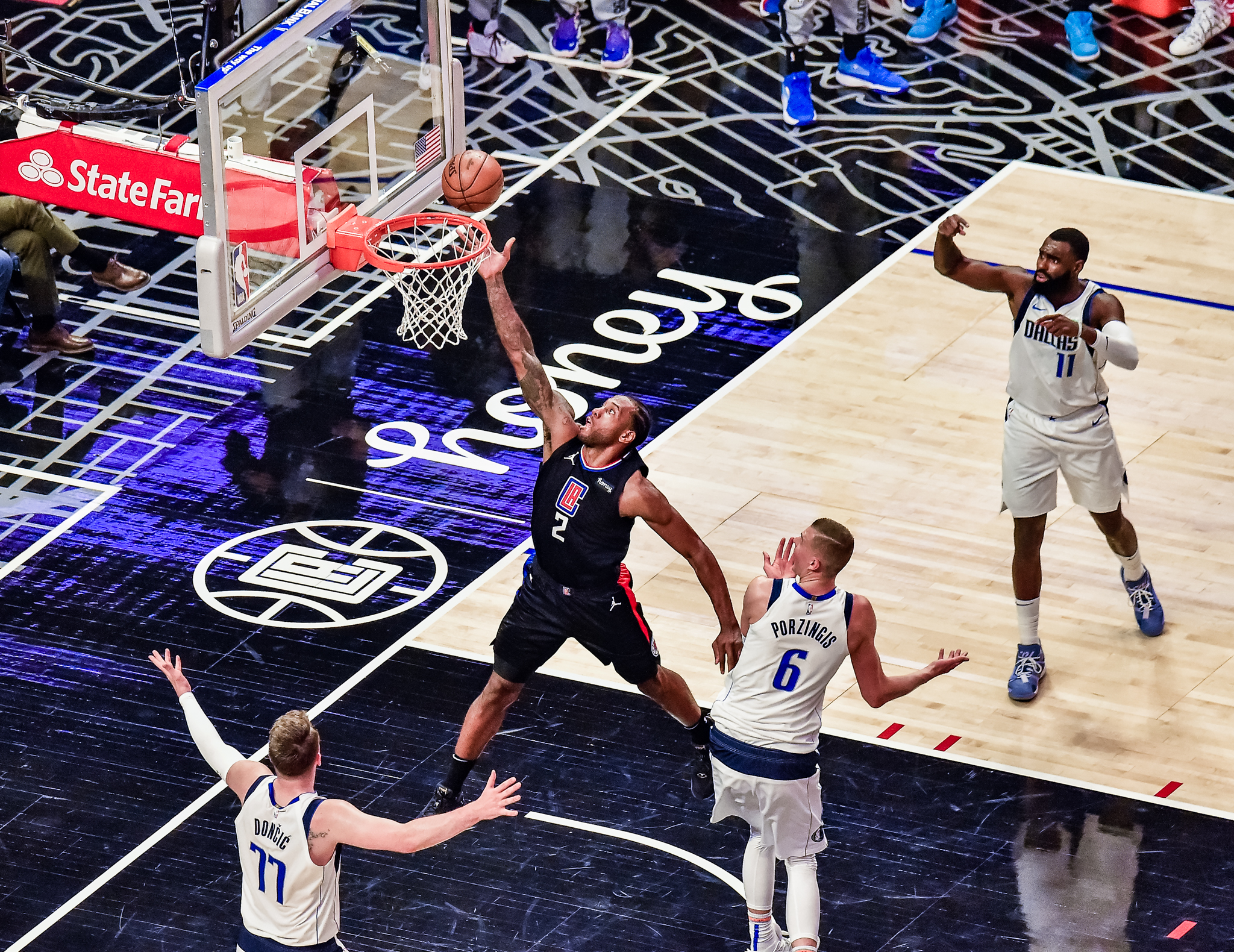 Kawhi Leonard (2) goes for 41 points in a 127-121 loss to the Dallas Mavericks in Game 2 at Staples Center. The Los Angeles Clippers are now down 0-2 to the Mavericks in the first round of the NBA playoff series between the two teams. Photo credit: Mark Hammond/News4usonline