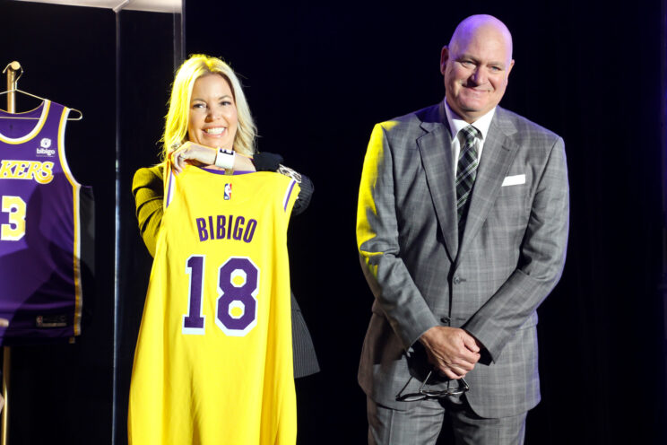 Sept. 20, 2021. Los Angeles Lakers Governor Jeanie Buss (left) and Tim Harris, the team's president of business operations, help usher in a new era for the organization with its partnership with Bibigo. Photo credit: Dennis J. Freeman/News4usonline