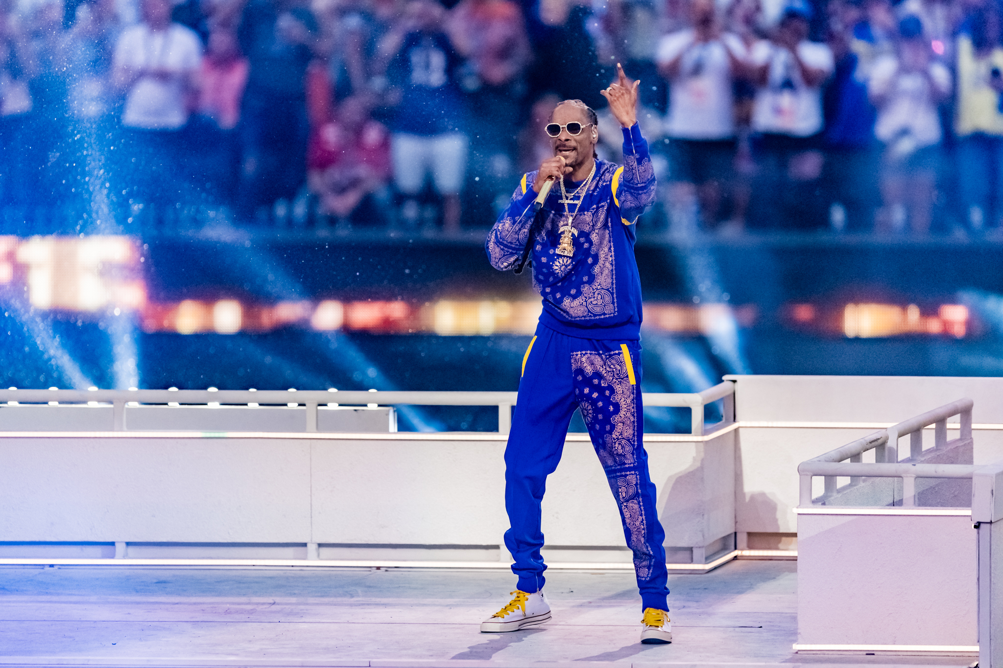 snoopdogg performs at the @Chargers draft fest 