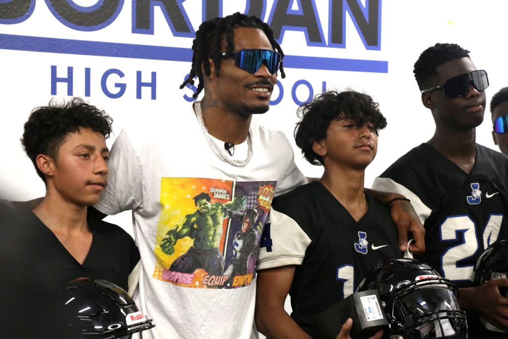 Chargers star Derwin James pays a visit to LA Jordan