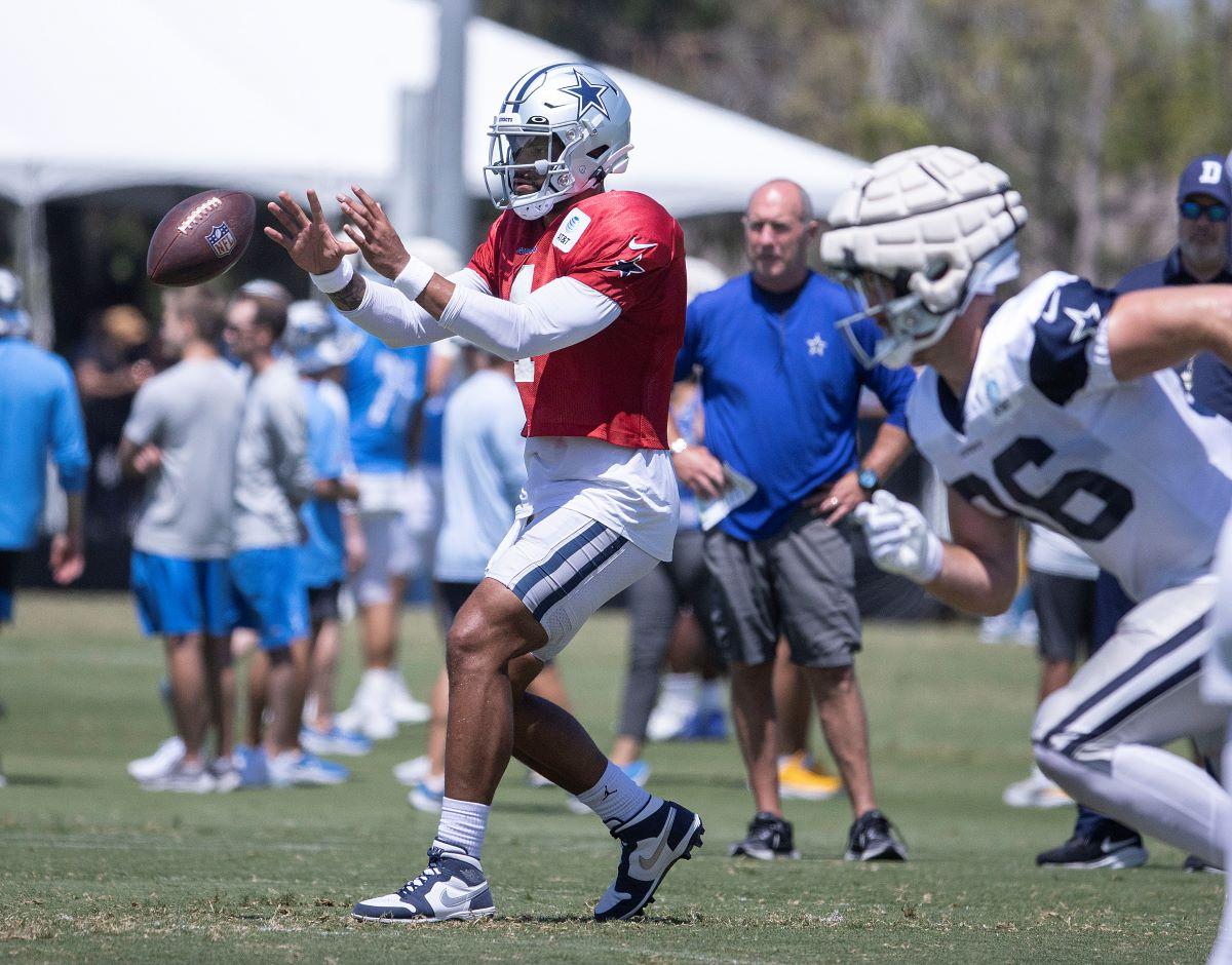 Dallas Cowboys QB Dak Prescott Looks Great During Training Camp! 