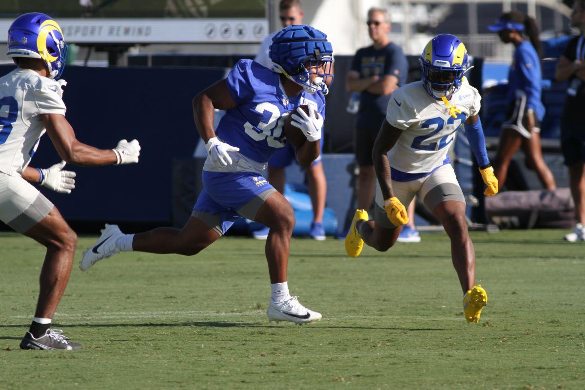 Los Angeles Rams - Ernest Jones bringin' the juice. 